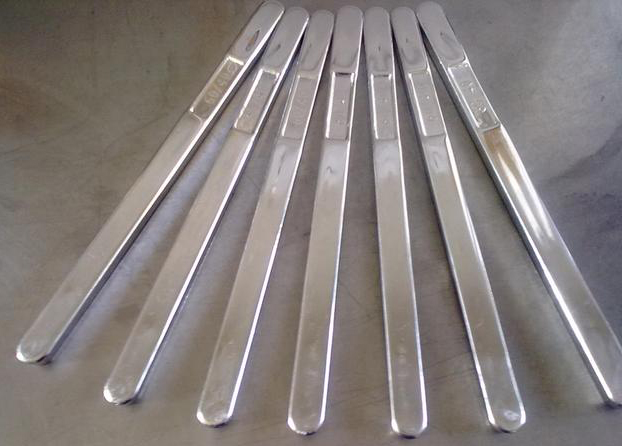 銅鐵(tiě) 銅鐵(tiě)