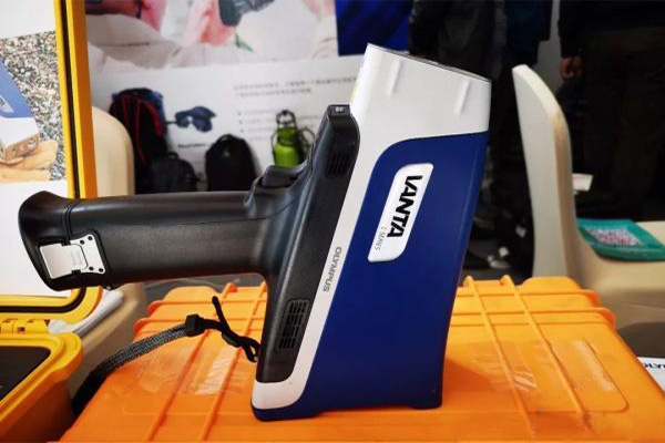 手持光譜儀在各個行業起到(dào)的作(zuò)用(yòng)