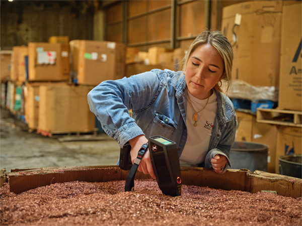 手持式合金(jīn)分析儀 手持式合金(jīn)分析儀